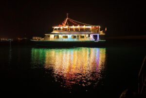 کشتی تفریحی وفا قشم